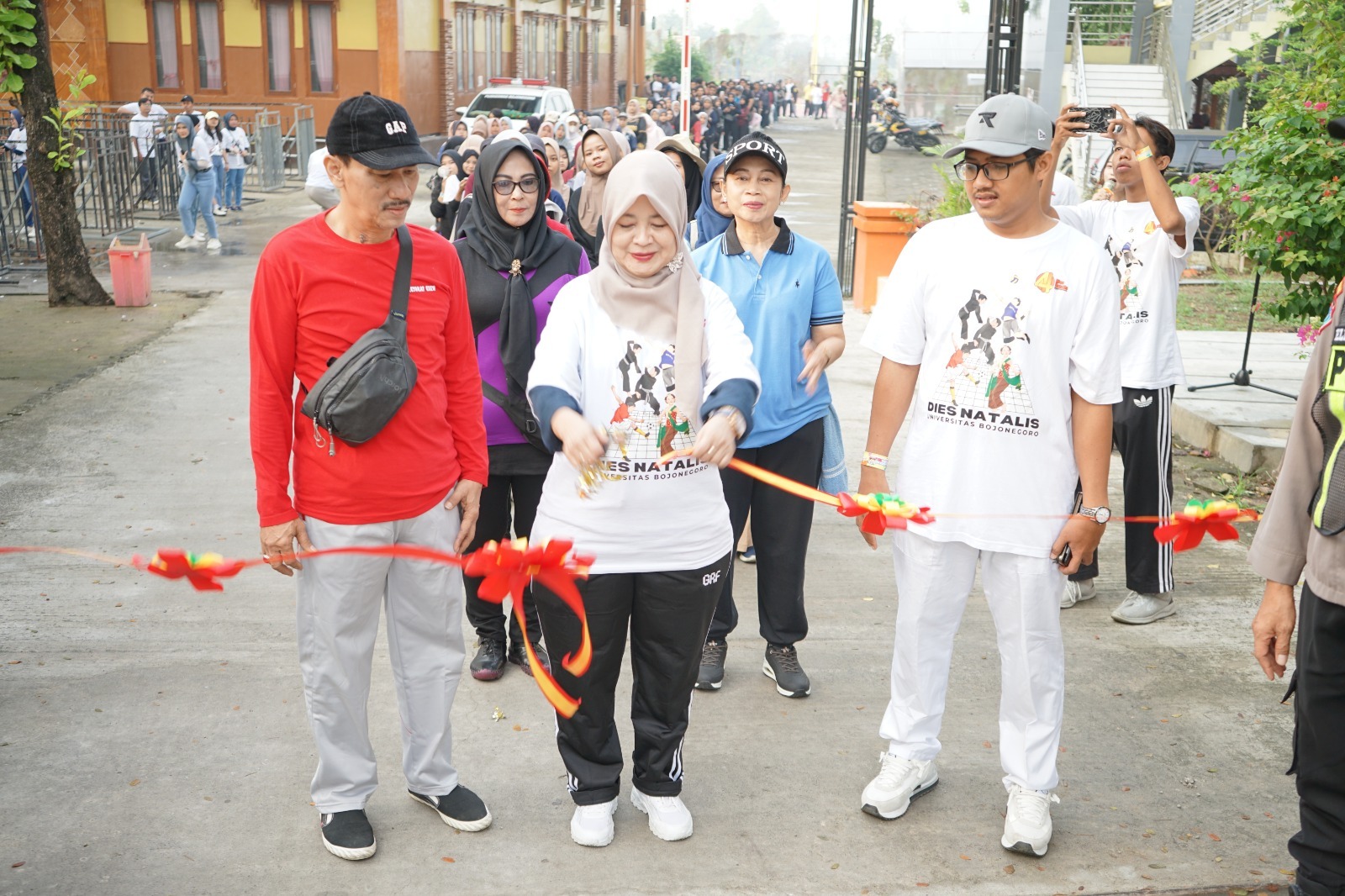 Penutupan Dies Natalis Unigoro Ke 44 Tahun, Ribuan Mahasiswa Ikuti Langkah Ceria