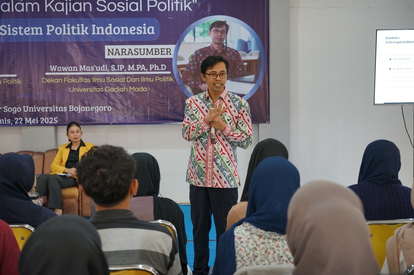 Bahas Megashift Politik, Dekan FISIPOL UGM Isi Kuliah Umum di Unigoro