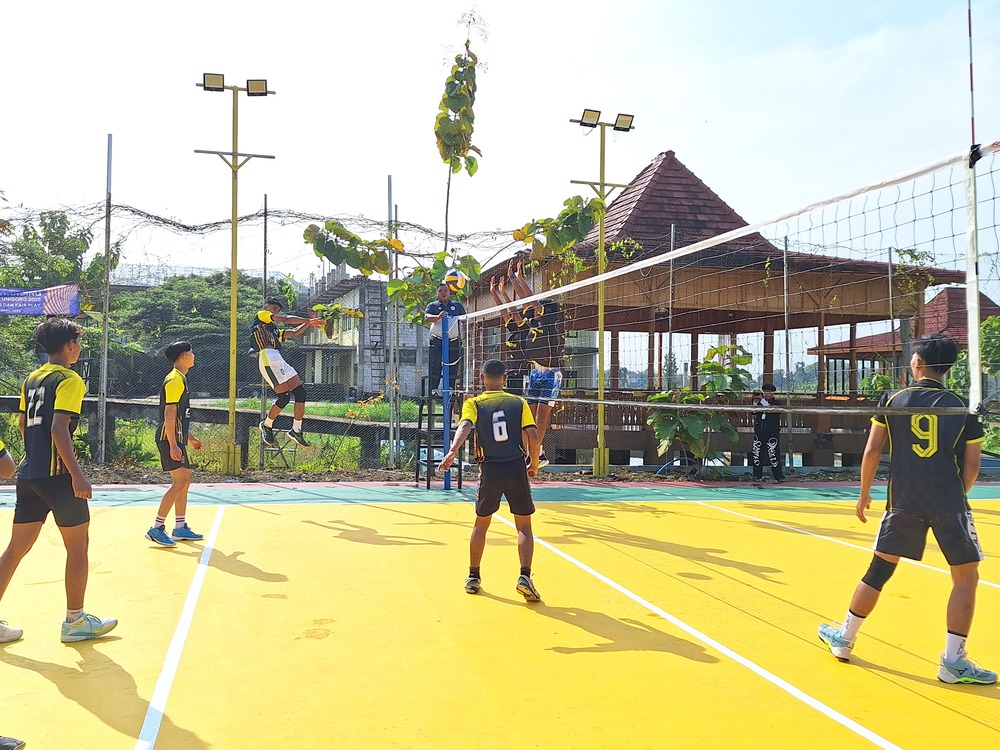 Menang Tiga Set, SMAN 1 Kedungadem Kalahkan SMAN 1 Parengan