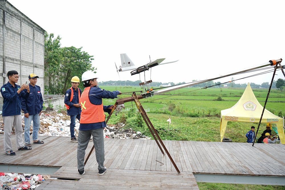 Optimis Tembus Final, Tim Meliwis Putih Unigoro Mengudara di KRTI 2025 