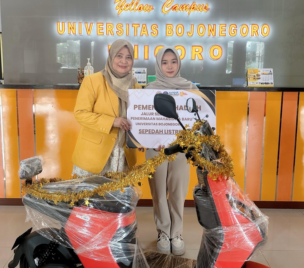 Berkah PMB Unigoro Jalur Serbu, Siswi SMA Islam Temayang Dapat Sepeda Listrik