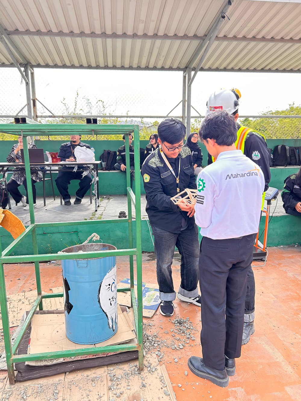 Kuat Tahan Beban Setengah Kwintal, Tim Mahardina Unigoro Raih Juara ...